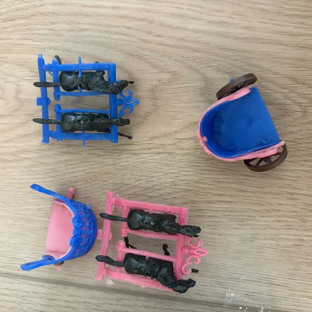 Vintage Giants Roman Chariot Two-Horse Plastic Playset 10 Complete, 40 Extras